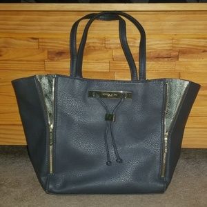 Tote style handbag. Great condition. Olivia & Joy